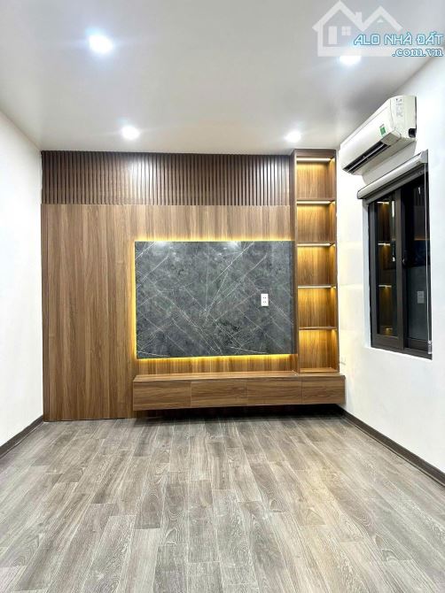 NGỌC LÂM 60M-5 TẦNG-5MT-7 TỶ LÔ GÓC - 2 MẶT TIỀN - NỘI THẤT MỚI - SỔ NỞ HẬU - 2