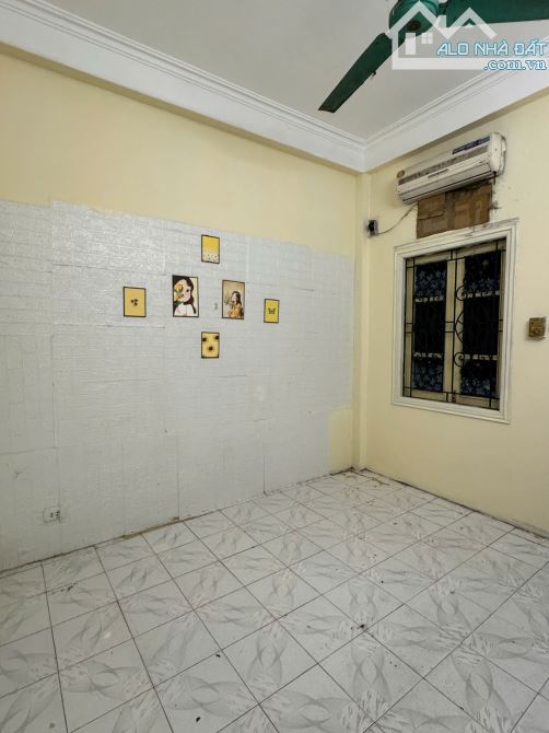 Cho thuê nhà ngõ 11 Thịnh Quang, 3 tầng x 22m2, 2 ngủ, 7 triệu/tháng - 2