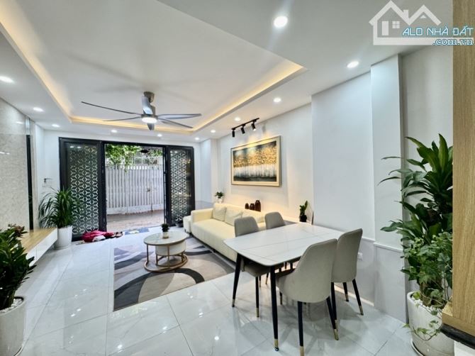 Bán Nhà Bồ Đề 10 tỷ-5 tầng-FULL NỘI THẤT-Ô TÔ-GẦN HỒ-1 NHÀ RA MẶT PHỐ-PHÁP LÝ CHUẨN-SỔ VUÔ - 2