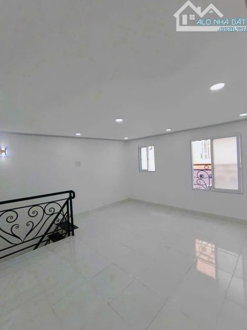 Nhỉnh 2 tỷ nhà mới đẹp 3 tầng gần Aeon Tân Phú - cách vài bước ra HXT - dọn vào ở ngay - 2