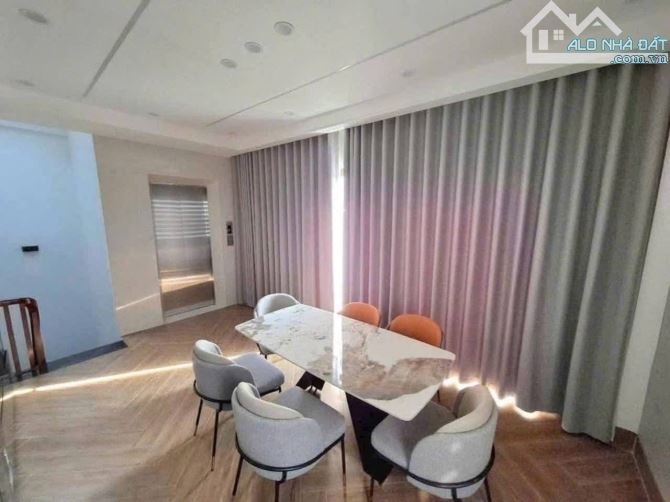 Chính chủ đang cần bán nhà 5t,40m  tại Nguyễn Trãi,Hà Đông,thang máy, ô tô gần nhà chỉ 9t - 2