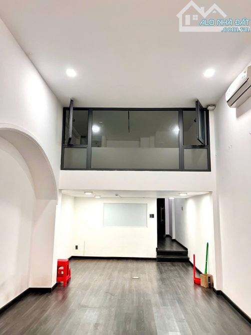 CHO THUÊ NHÀ 8/12 LÊ THÁNH TÔN Q1, DT 4x20M NỞ HẬU 6M, TRỆT 5 LẦU, GIÁ 130 TRIỆU - 2