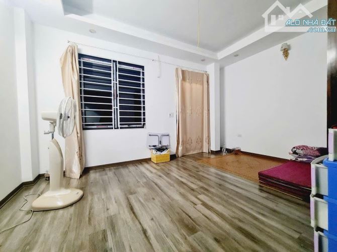 BÁN NHÀ PHỐ NGUYỄN VĂN LINH – QUẬN LONG BIÊN – 32M² (TẦNG 2: 35M²) – 9 TỶ - 2