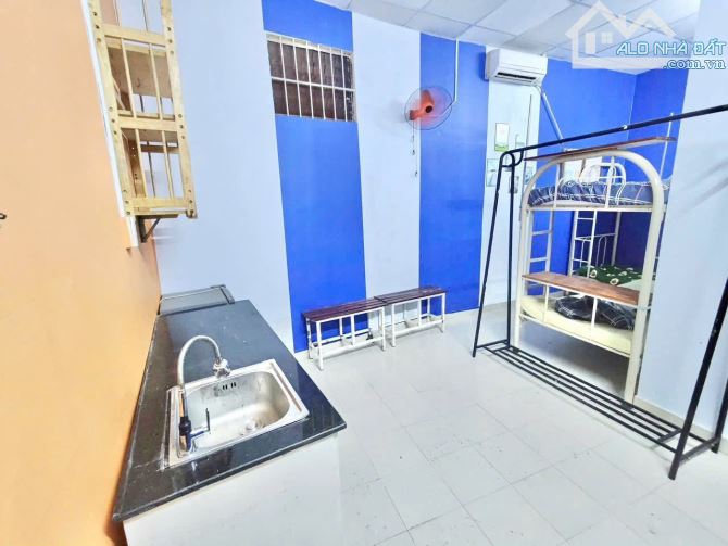 NHÀ 3 TẦNG KHU PHỐ BÙI VIỆN Quận 1 - có dòng tiền ổn định - 2