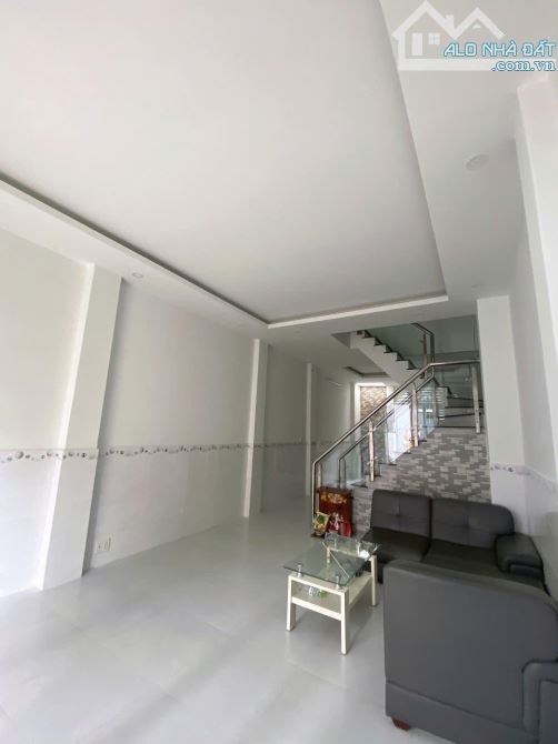 Chủ gấp bán - nhỉnh 5 Tỷ - 3 Tầng 3 Pn -_HXH thông - 2
