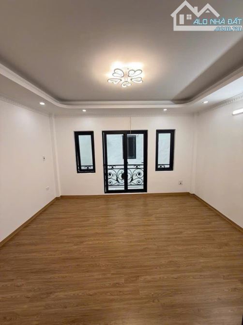 Bán Nhà KHƯƠNG TRUNG, 33m², Nhà Mới KCBT Chắc Chắn, Ngõ Nông, Nội Thất Xịn, Chỉ 6.2 Tỷ - 2