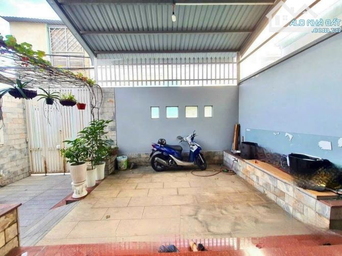 Chỉ 7 Tỷ Nhà 2 Tầng Quận 7–Sát Mặt Tiền Huỳnh Tấn Phát-Khu Hoàn Cầu – DT 100 m² - 2