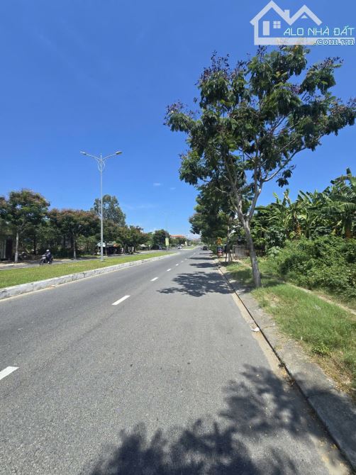 Bán lô đất biển đẹp mặt tiền đường lớn Vương Thừa Vũ, gần bãi tắm biển công viên Cá Voi - 2