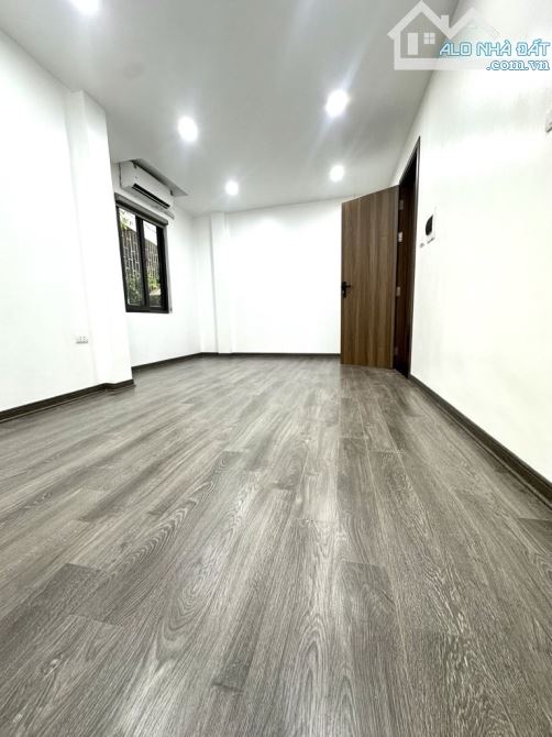 CỰC HIẾM – TRẦN KHÁT CHÂN – 30M² – VÀI BƯỚC RA Ô TÔ – GIÁ 6 TỶ - 3