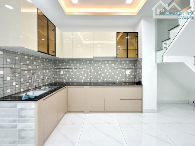 BÁN NHÀ HẺM Ô TÔ UNG VĂN KHIÊM SAU LƯNG ĐH. HUTECH - 62M2 - 4 TẦNG (6 PN) - CHỈ 13.9 TỶ - 3
