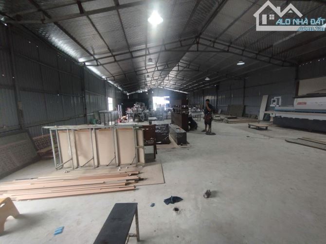 Cho thuê kho tại Vạn Phúc, Thanh Trì. DT 900m và 700m, cao 6m, có điện 3fa, nước sạch. Giá - 3