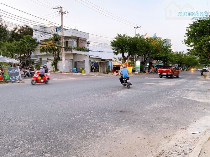 Bán đất đường lớn - đối diện khu đô thị Sungroup Nha Trang  Diện tích : 65,51m2 
Giá bán - 3