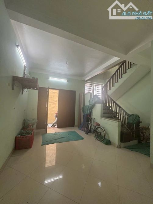 Nhà 2 tầng phường Thạch Bàn - ô tô đỗ cửa - 3 mặt thoáng - ngõ nông - 50m2  hơn 7 tỷ - 3