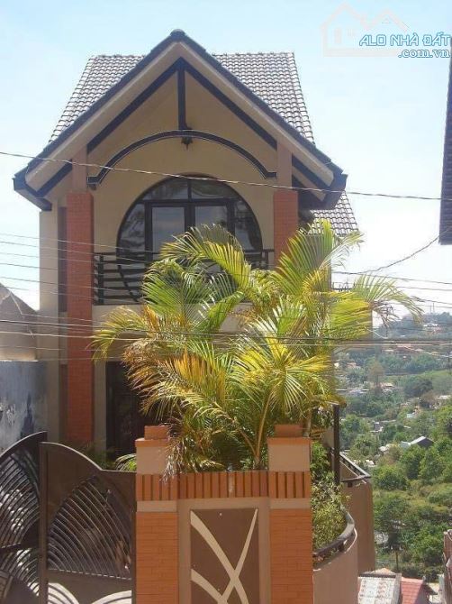 Bán căn nhà ở phố Nhà Chung - Tp Đạt Lạt. -138m2 -  13.8 tỷ - 3