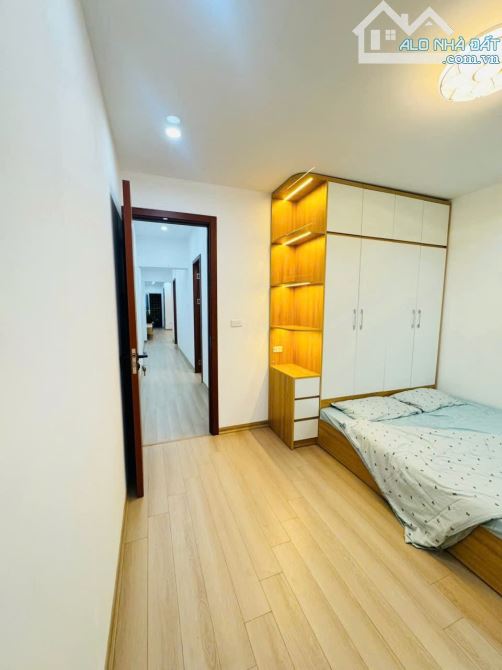 Phố Tây Kết tập thể tầng 3 lô góc 120m , ô tô đỗ dưới sân - 3