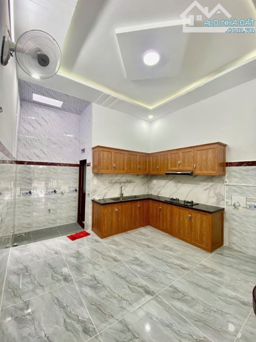 BÁN NHÀ MẶT TIỀN LÊ VĂN KHƯƠNG Q12 - 3 TẦNG 120M2 ( 8M X 15M) - HƠN 9 TỶ. - 3