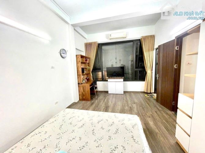 Tài chính 8 đồng, tuyến phố Lò Đúc, ngõ nông ba gác tránh, đẹp vào ở ngay. - 3