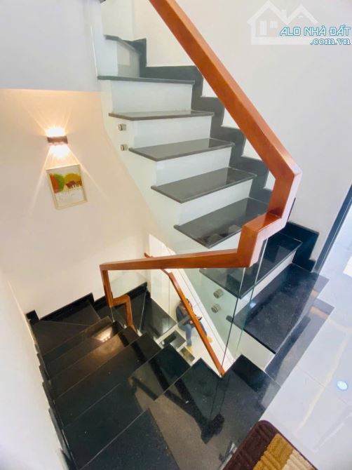 Nhà mới 3 tầng vào ở ngay - Vị trí thuận tiện di chuyển - DT 22m2 - 3