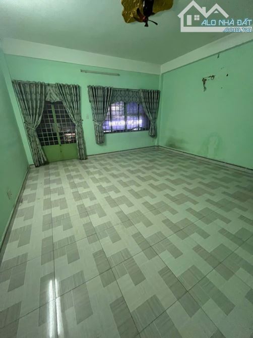 Cho thuê nguyên căn nhà mặt tiền 1 trệt 2 lầu đường Cách mạng Tháng Tám giá 22 triệu - 3
