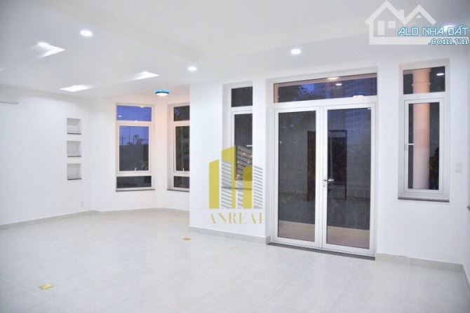 Cho Thuê Nhà Mặt Tiền Đường Song Hành Giá 135 Triệu - 3