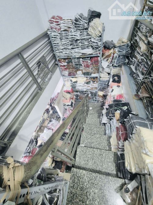 Hẻm nhựa 6m xe hơi thông - 57m2 - 2 tầng - 2 phòng sổ vuông công chứng ngay. - 3