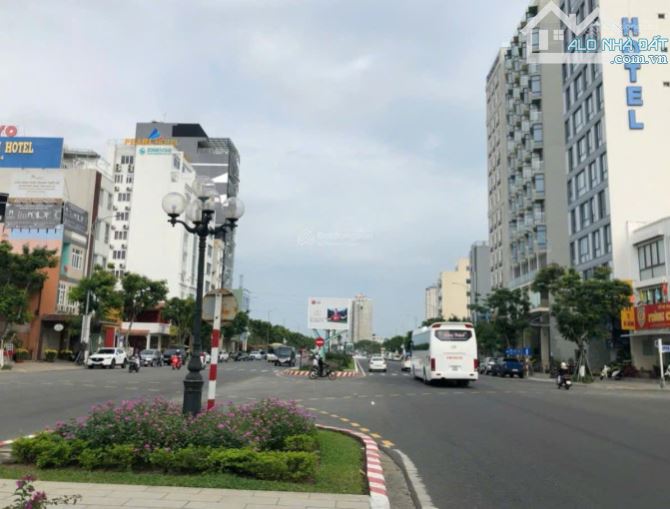 Hàng độc quyền cặp đất biển Nguyễn Huy Chương trục 36m dt 200m2 - ngang 10m - giá 42 - 3