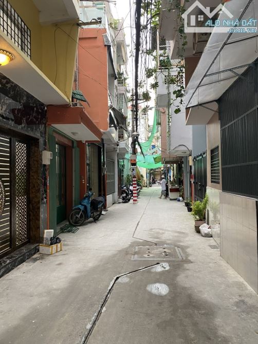 Nhà Nguyễn Đình Chiểu, Q. 3, hẻm 6m , dt: 41m2 nở hậu,  6 tầng, giá  8.x TỶ - 3