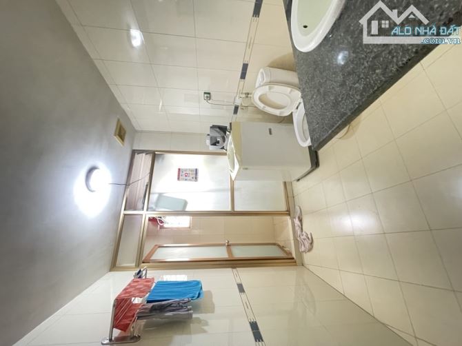 TRUNG TÂM HAI BÀ, CÁCH PHỐ 10M - Ô TÔ ĐỖ CỬA, VÀO NHÀ - KINH DOANH- GIẾNG TRỜI THOÁNG SÁNG - 3