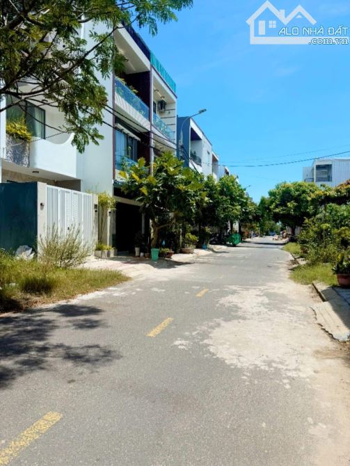 Bán đất đường Hoà Phú 3 - hướng đông nam, dt: 80m2 ,gần Nguyễn Sinh Sắc - 3