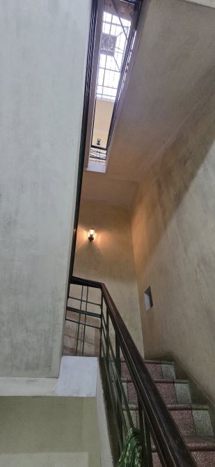 Bán nhà mặt ngõ 105 Hồng Hà ( ngõ to như phố) Sổ 70m2 - Mặt tiền 5,8m - Có vỉa hè lớn. - 3