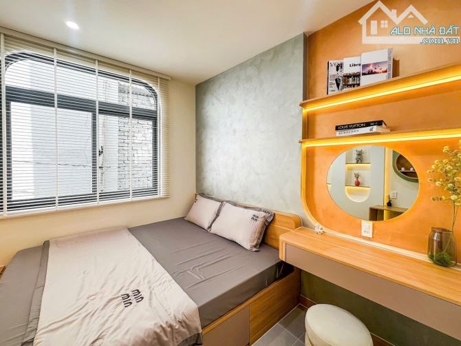 🔥NHÀ ĐẸP GIÁP QUẬN 1 3 TẦNG 3PN 3WC chỉ 3xx🔥 - 3