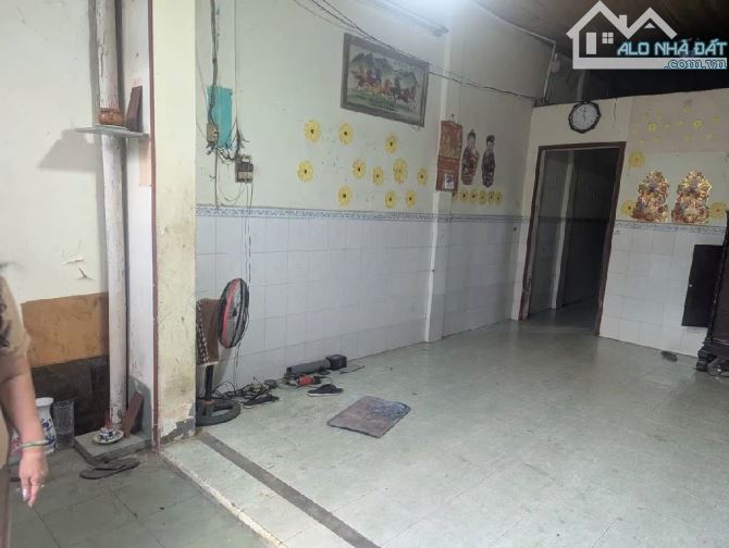 BÁN NHÀ -  HẺM XE HƠI  - VÒNG XOAY LÊ ĐẠI HÀNH  - 98M  - 9 TỎI - 3