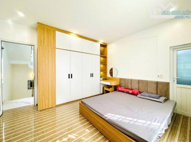 SIÊU PHẨM VÕ CHÍ CÔNG - HOÀNG QUỐC VIỆT 40M2- 5TẦNG - 7TỶ Ở , ĐẦU TƯ ĂN NGAY - 3
