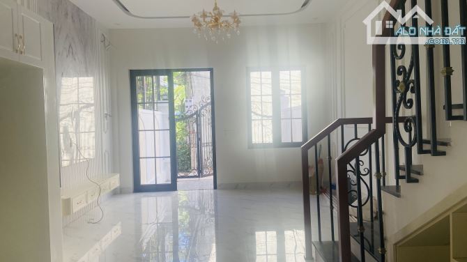 Bán nhà mới mang vali vào ở sau lưng đồng khởi đường ô tô - 3