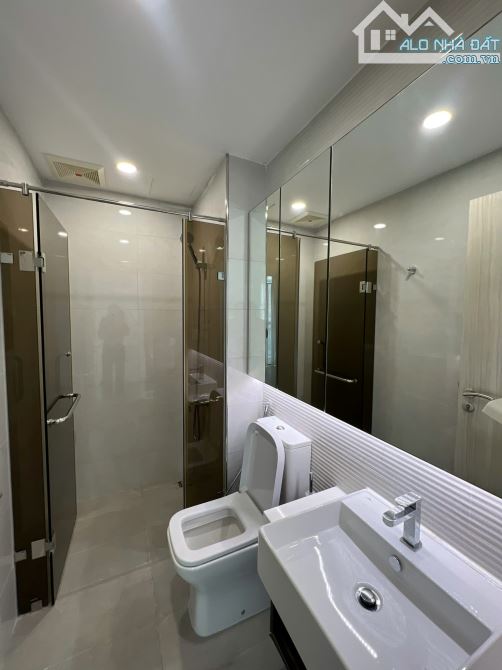 Cần cho thuê gấp căn hộ chung cư Hưng Phúc 3PN, nhà Nội thất dính tường. - 3