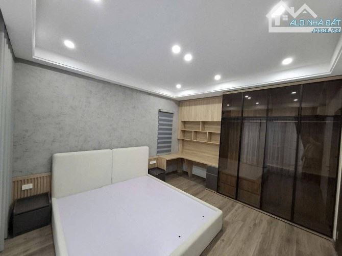 Chính chủ đang cần bán nhà 5t,40m  tại Nguyễn Trãi,Hà Đông,thang máy, ô tô gần nhà chỉ 9t - 3