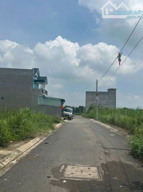 Bán nhà sổ Hồng riêng bình mỹ củ chi dt 5*17. Nhà xây kiên cố 1 trệt 1 lầu 3 phòng ngủ - 3