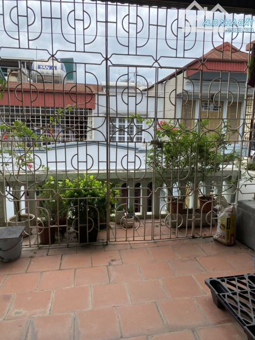 Cho thuê nhà Phân lô ô tô  61 Lạc Trung, 4 tầng x 40m2, KD onl, C.ty, trung tâm, ở, 15 - 3