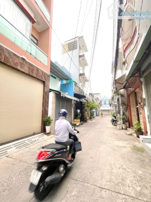 Bán nhà 2 tầng mới đẹp - 37m3 (4x9) - sát mặt tiền - gần Khu họ Lê, Tân Phú - hơn 4 tỷ - 3