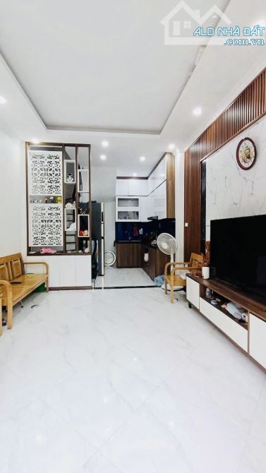 Bán nhà Bát Khối,Cự Khối 5 tầng,30m,view hồ,oto đỗ cửa nhỉnh 5 tỷ - 3