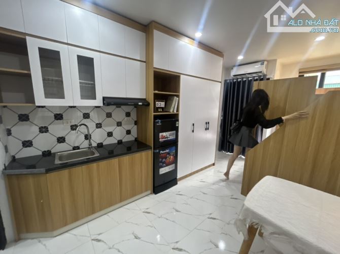 Bán tòa CHDV 7 tầng thang máy ngõ 850 Láng DT 80m MT 5,6m giá 23,8 tỷ - 3