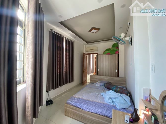 Bán nhà Gò Vấp, 4 Tầng Xe hơi đậu trong nhà, Dt 4x18m- Giá 7.8 tỷ tl - 4