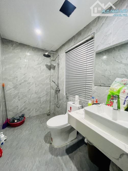 Trung Tâm cầu Vĩnh Tuy Nhà 5 tầng , ngõ thông ô tô tránh - 4