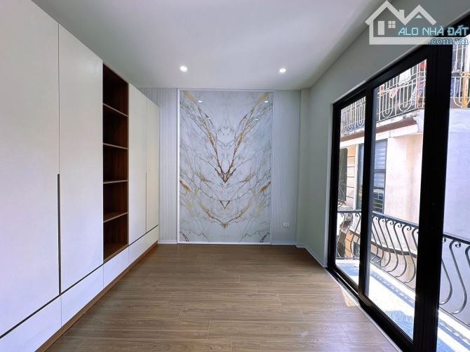 Vương Thừa Vũ - Nhà xây mới, có Gara, đất phân lô - 45m*6T - 16.7 Tỷ - 4