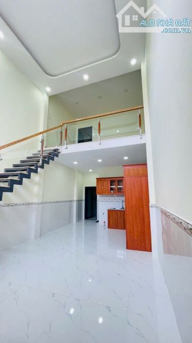bán căn cấp 4 gác lửng hẻm 47 Long Trường, Q9 - Nhà gồm 2 phòng ngủ ,2 WC ,bếp - 4