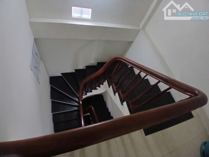 Ô TÔ 7 CHỖ ĐỖX CỬA, VÀI BƯỚC CHÂN RA MẶT NGÕ THÔNG KINH DOANH - 4