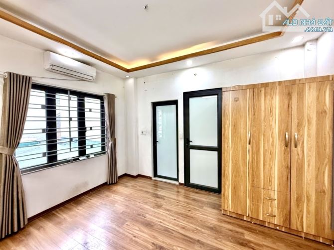 CẦU GIẤY - NHÀ ĐẸP 5 TẦNG -  NGÕ THÔNG - MẶT TIỀN KHỦNG- THOÁNG SÁNG VÔ CÙNG - GẦN ĐƯỜNG L - 4
