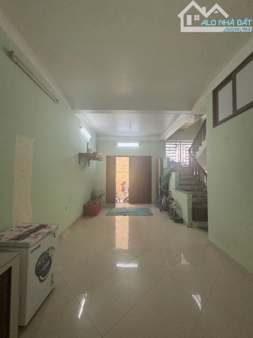 Nhà 2 tầng phường Thạch Bàn - ô tô đỗ cửa - 3 mặt thoáng - ngõ nông - 50m2  hơn 7 tỷ - 4