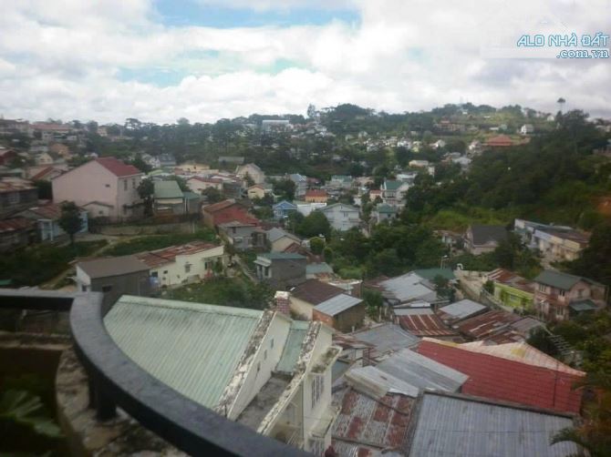 Bán căn nhà ở phố Nhà Chung - Tp Đạt Lạt. -138m2 -  13.8 tỷ - 4