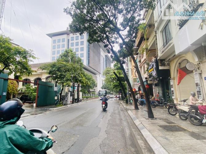 Hiếm! NHÀ ÔNG ÍCH KHIÊM - ÔTÔ DỖ CỬA -THOÁNG TRƯỚC,SAU - THANG MÁY - MỖI TẦNG 1 CĂN HỘ - C - 4